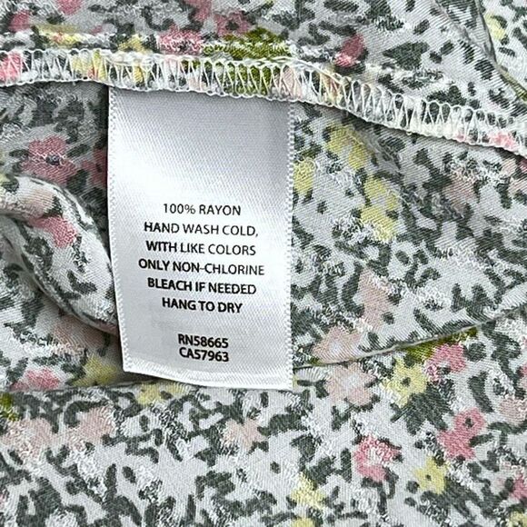 Caslon ditsy floral split neck top size L - Picture 11 of 13